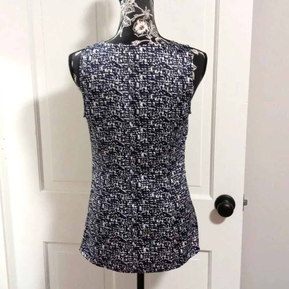 🖤Ann Taylor🖤 - Black/White Abstract Print Ruffle Front Sleeveless Top